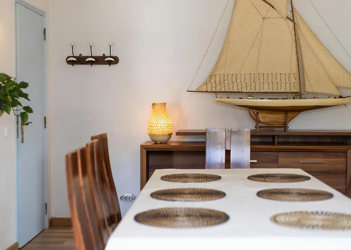 Drop In Ericeira בית הארחה